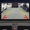 BMW X3 tolatókamera kép a multimédiás kijelzőn, segédvonalas parkolás támogatással.